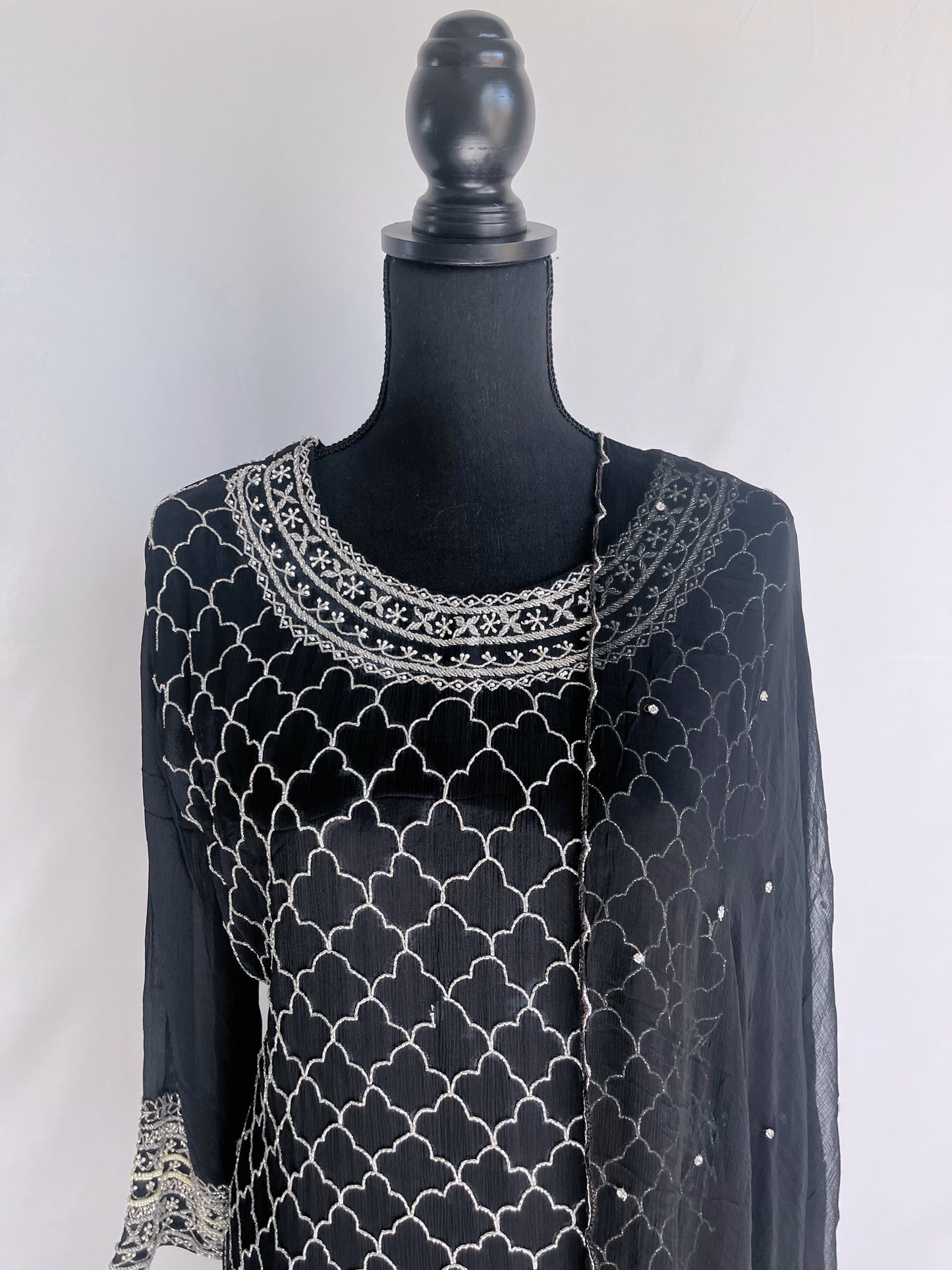 Black and Silver Garara